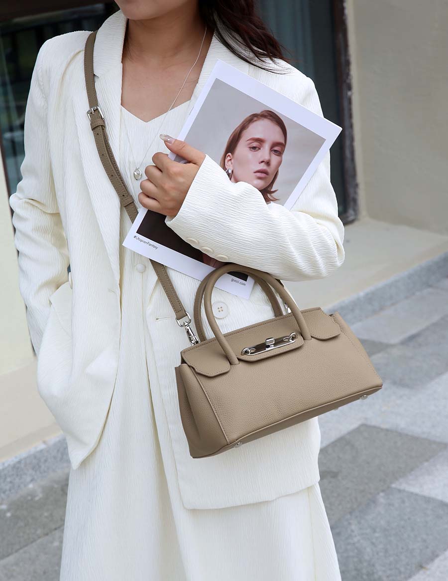 https://mevutu.vn/wp-content/uploads/2025/08/me-1258-be-xam-3.jpg